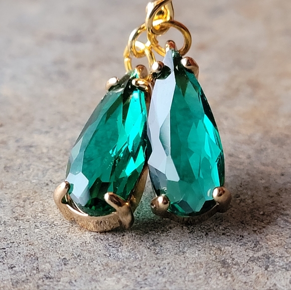 18k Gold Emerald Earrings - Picture 5 of 6